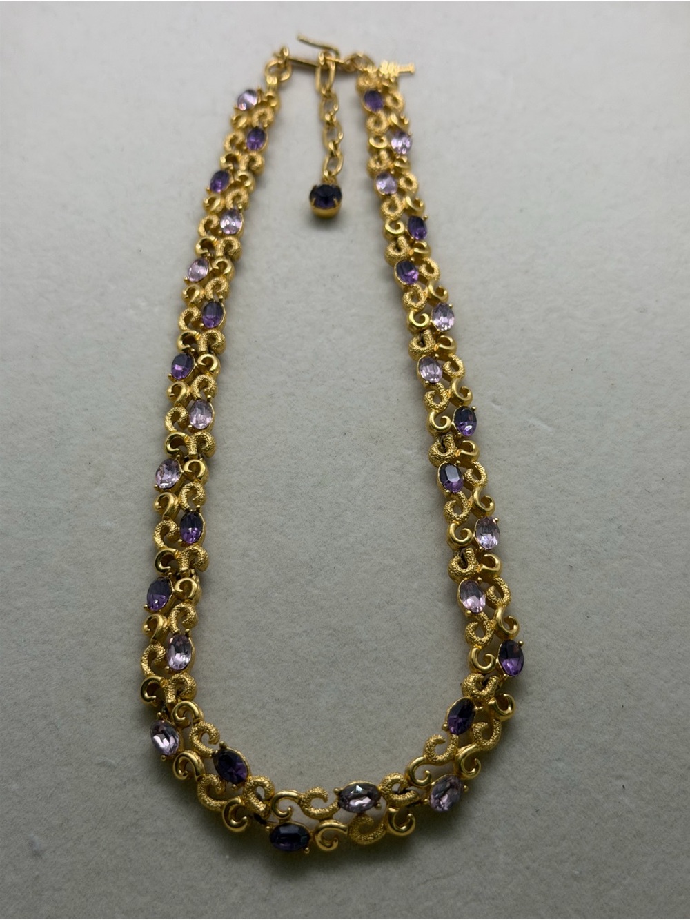 Vintage signed Trifari necklace and earrings set - Picture 7 of 15